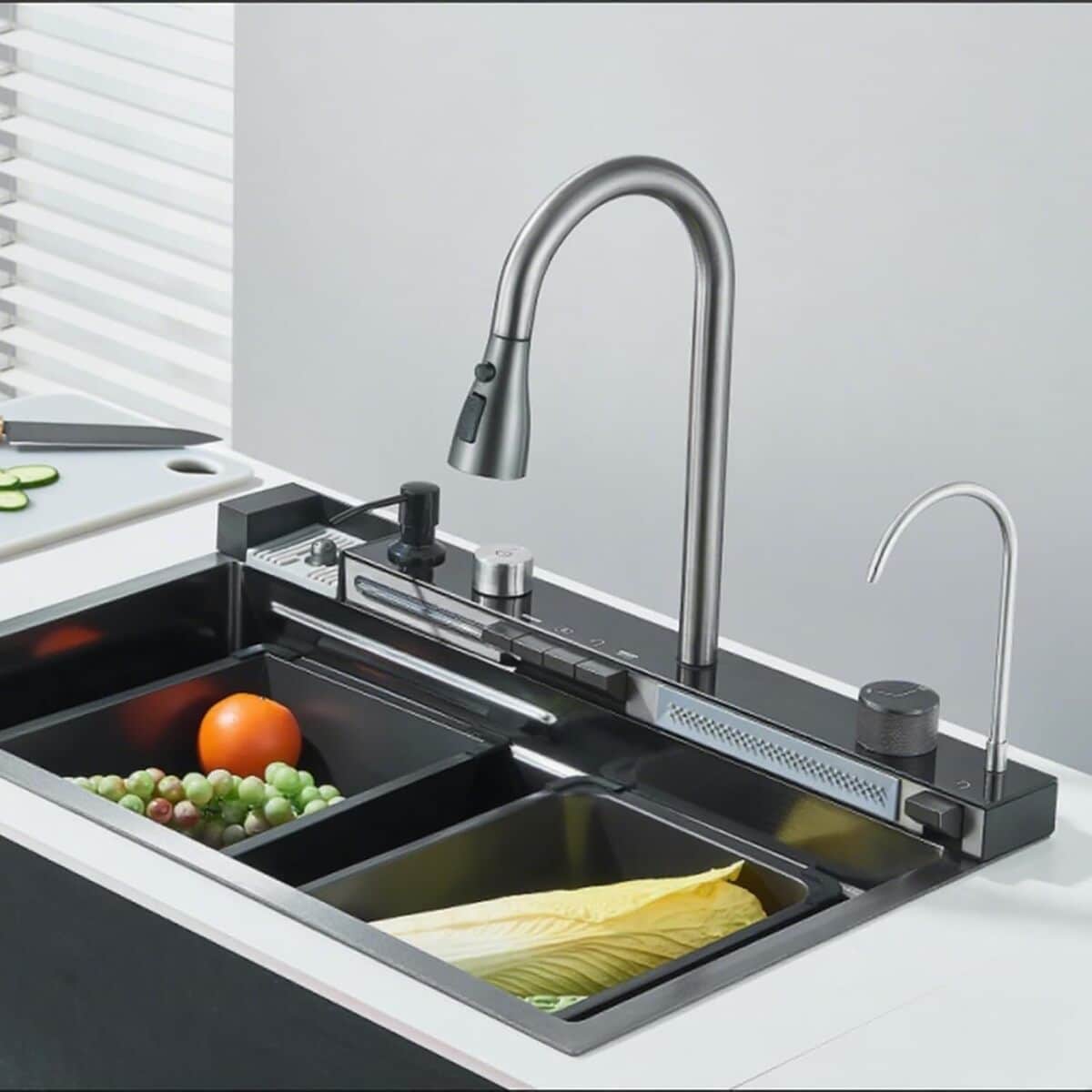 Test : évier de cuisine Harnart Noir, acier inoxydable avec robinet extractible et affichage numérique