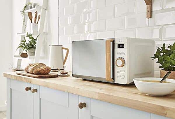 Découvrez les performances et le design scandinave du four à micro-ondes Swan Nordic : un test détaillé pour choisir le meilleur appareil pour votre cuisine