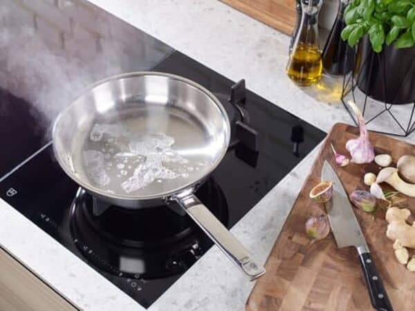 Découvrez notre test détaillé de la poêle Fissler Original-Profi en acier inoxydable 28 cm : performances, avantages et compatibilité induction pour une cuisson professionnelle. 