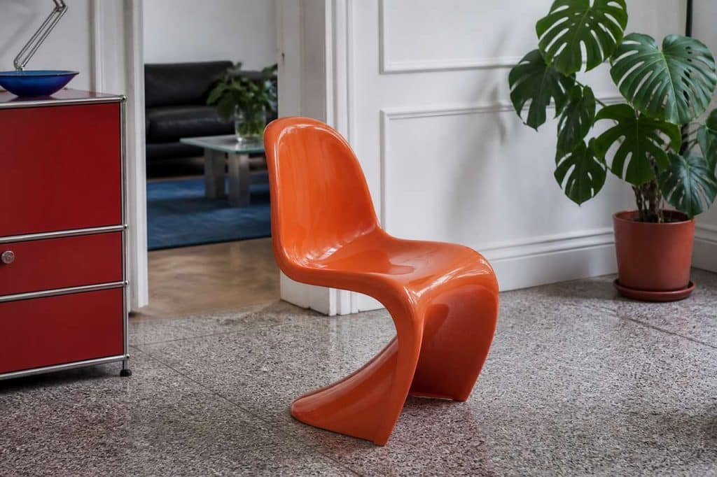 La chaise Panton : l'indémodable atout pop pour votre intérieur